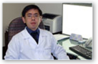Descrição: http://cirurgiadamao2.tempsite.ws/Images/imagens_servicos_credenciados/hospital_servidor_publico/05-Dr-Marcos-Yoshio-Yano.png